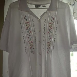 White blouse, short sleeve, flower embroidered XL